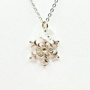 Snowflake made with Genuine Swarovski Crystal Silver Necklace New